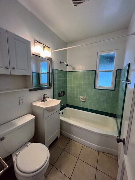 Building Photo - 4654 Bayard St