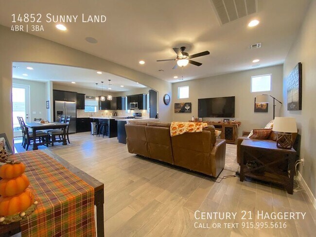 Building Photo - Gorgeous 4 Bedroom Refrig A/C Home