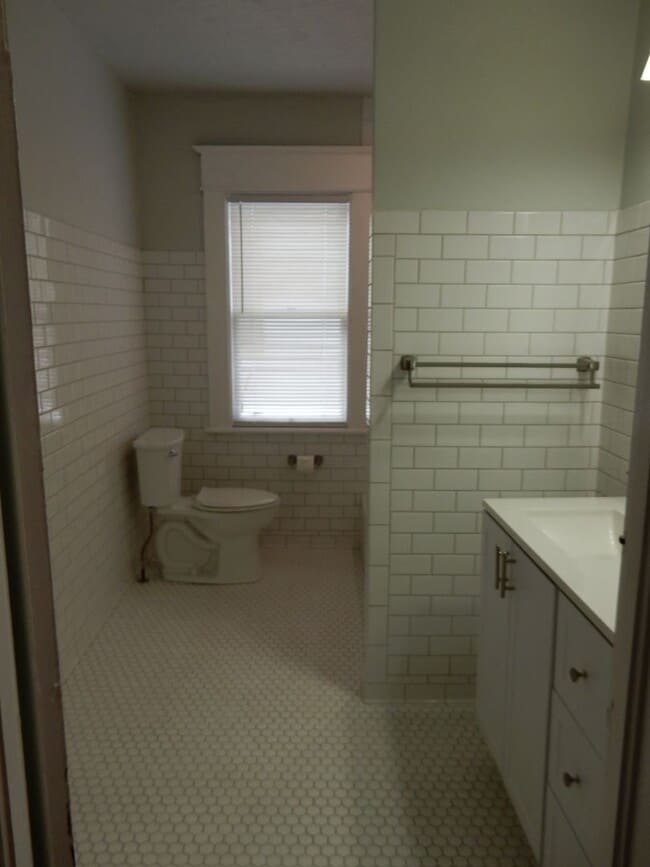 Building Photo - Spacious 3 BR home in Old SW, close to YMC...