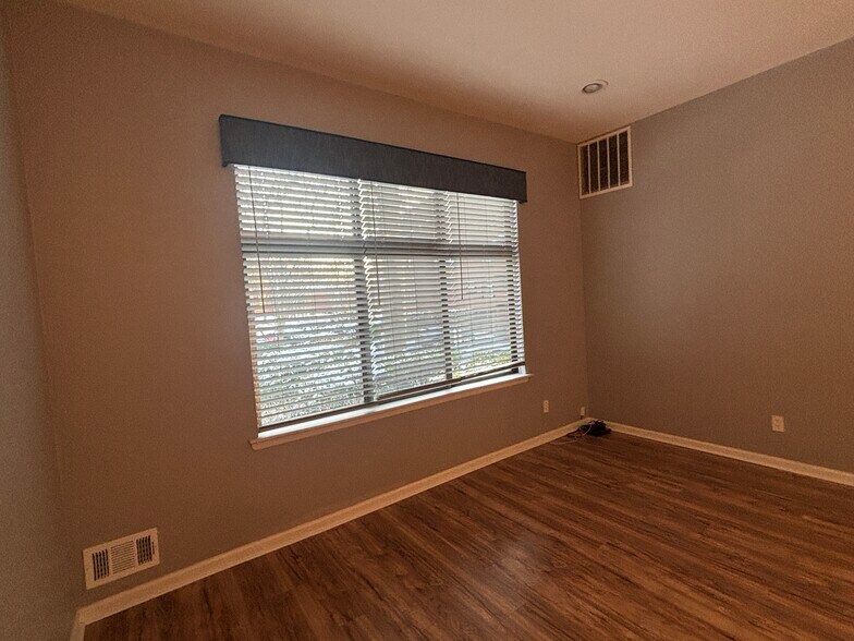 Building Photo - 224 Sandcastle