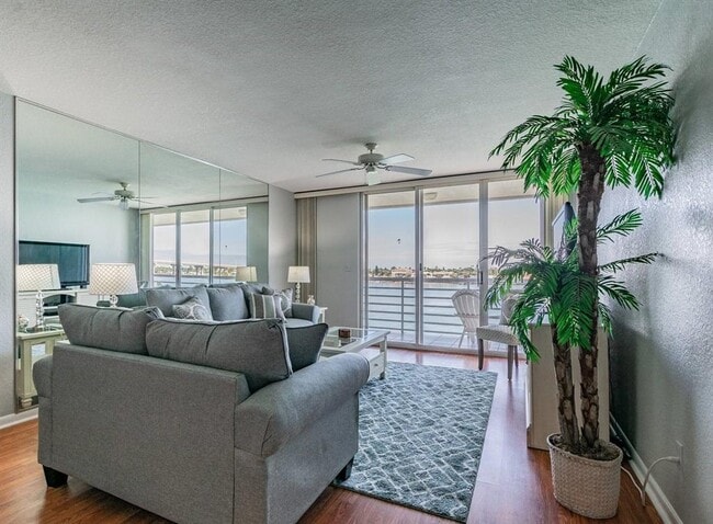 Building Photo - 6085 Bahia Del Mar Cir N