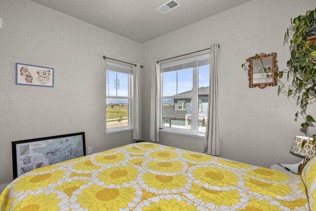 Building Photo - 6826 School House Dr