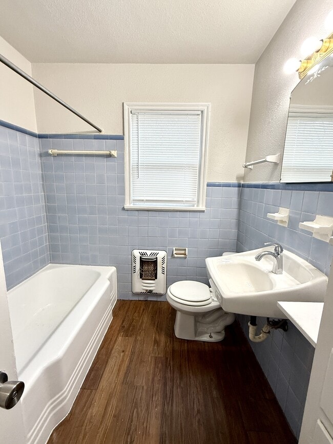 Building Photo - 33 8th Ave NW