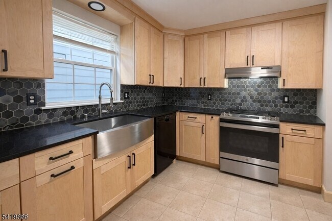 Building Photo - 231 N 12th St