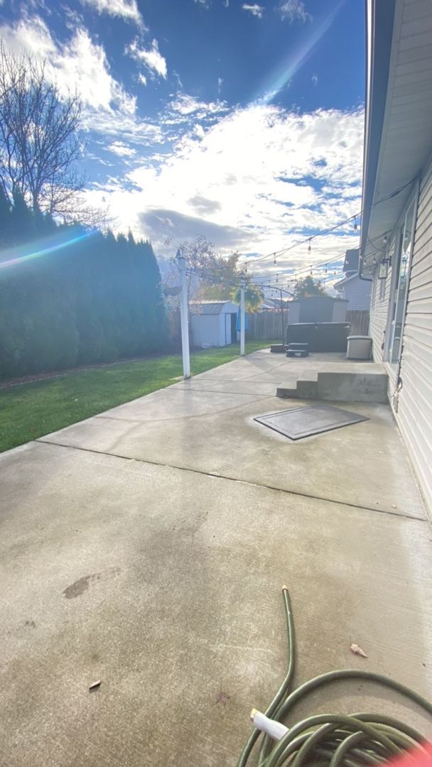 Building Photo - Spacious home in a Prime Location-6-month ...