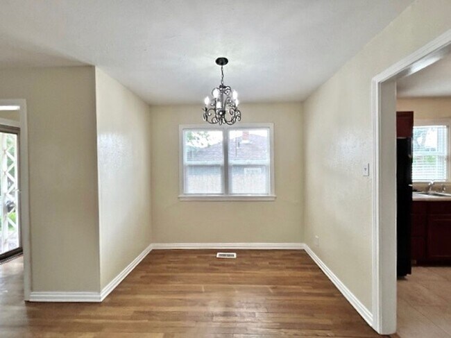 Building Photo - 920 E Cucharras St
