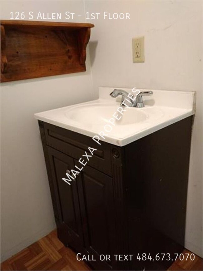 Building Photo - 126 Allen St