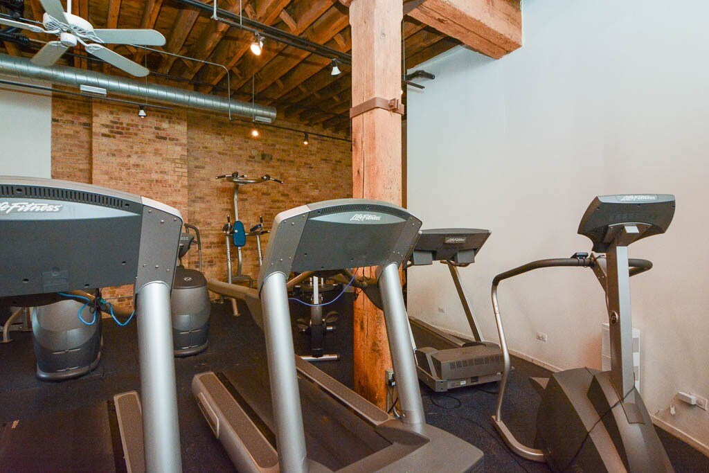 Building Photo - 226 N Clinton St