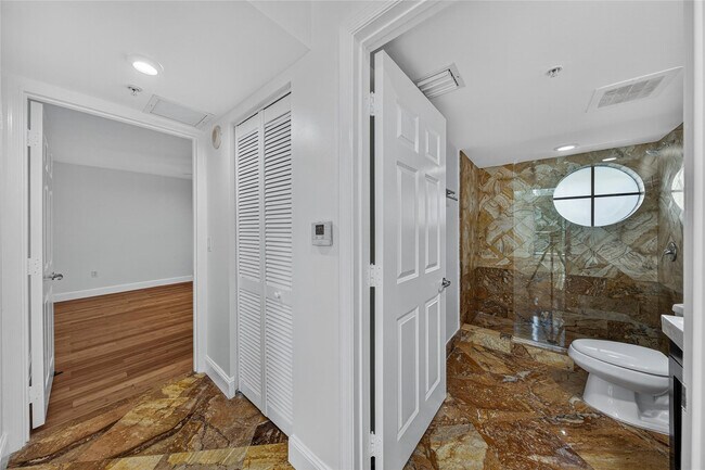 Building Photo - 900 SE 2nd St