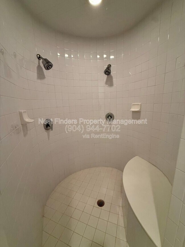 Building Photo - 330 N Shore Cir