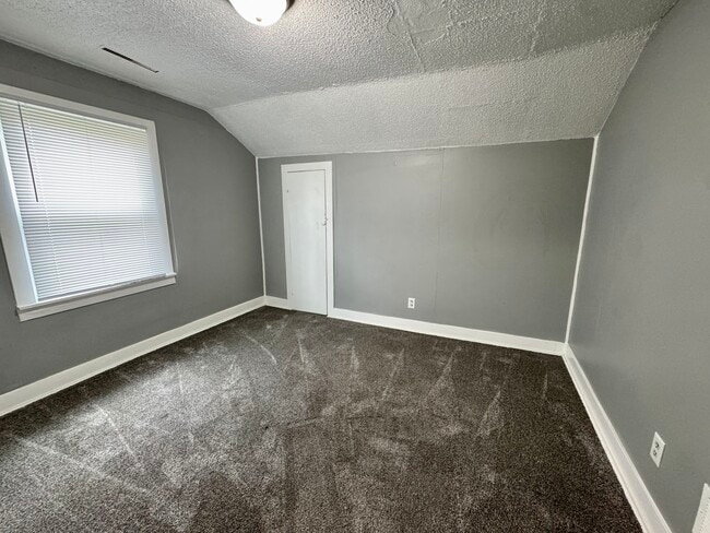 Building Photo - 3032 Indian Rd