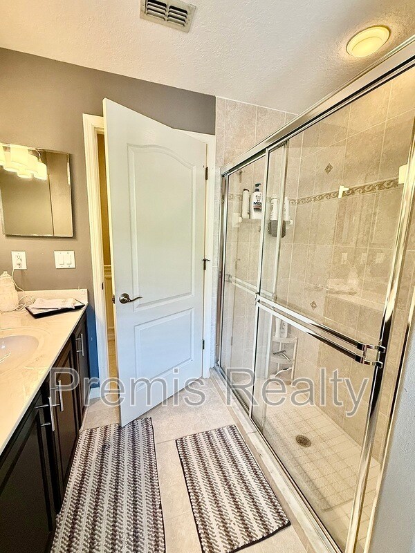 Building Photo - 431 Denise St