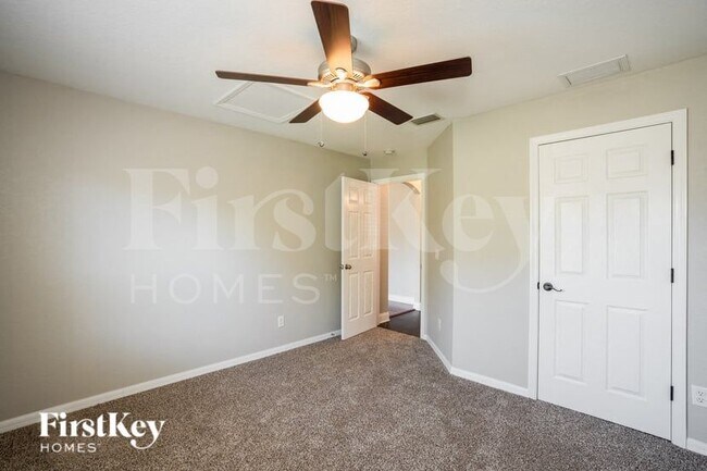 Building Photo - 4633 Fernway Dr