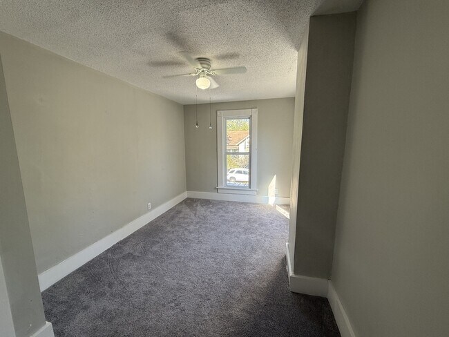 Building Photo - 23 E Brown St