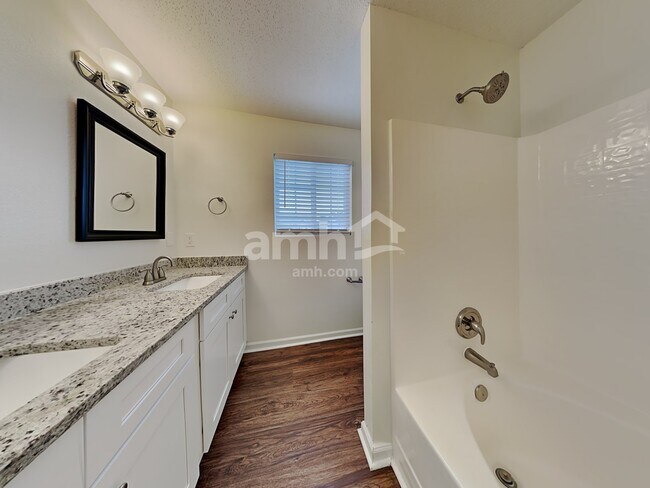 Building Photo - 712 Townsend Farm Dr