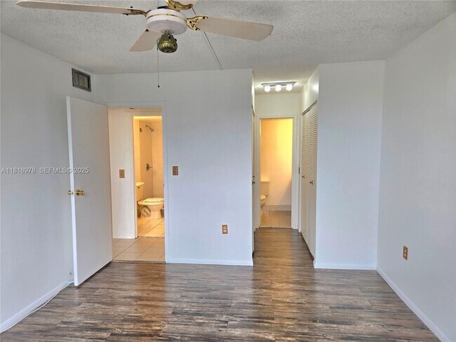 Building Photo - 2500 NE 135th St