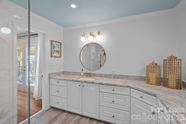 Building Photo - 18026 Whispering Oaks Dr