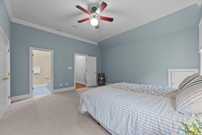 Building Photo - 450 Cox Rd