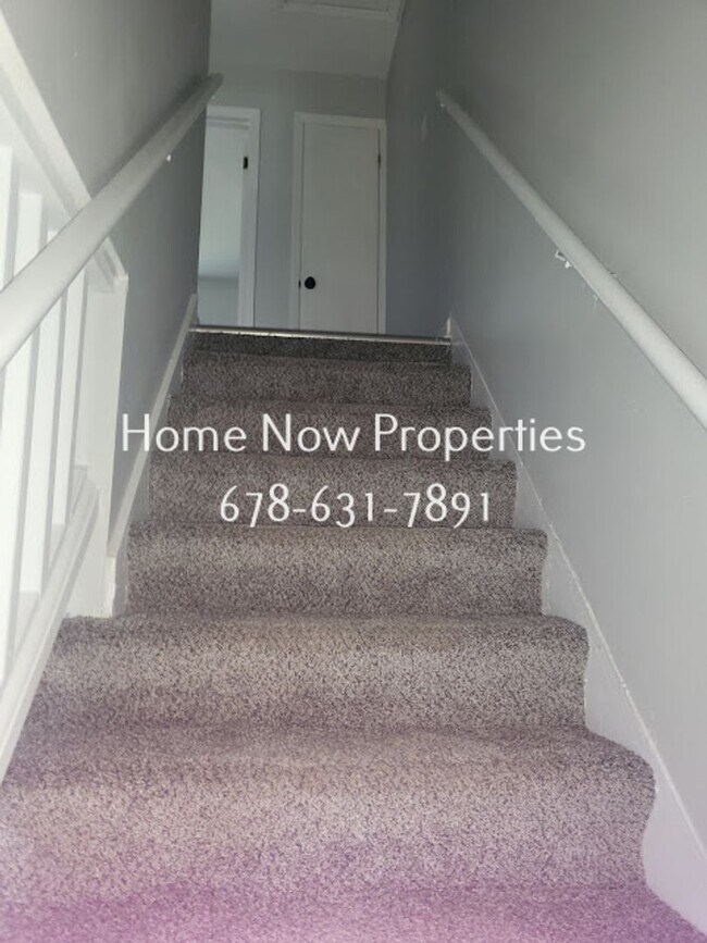 Building Photo - Modern Townhome w/ Granite Kitchen + Fenced Yard – Move-In Ready