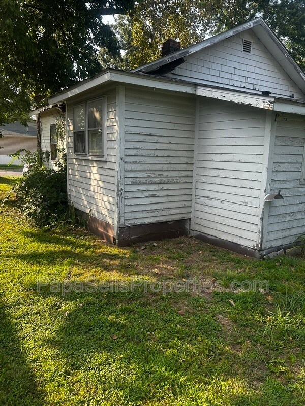 Building Photo - 136 Illinois St