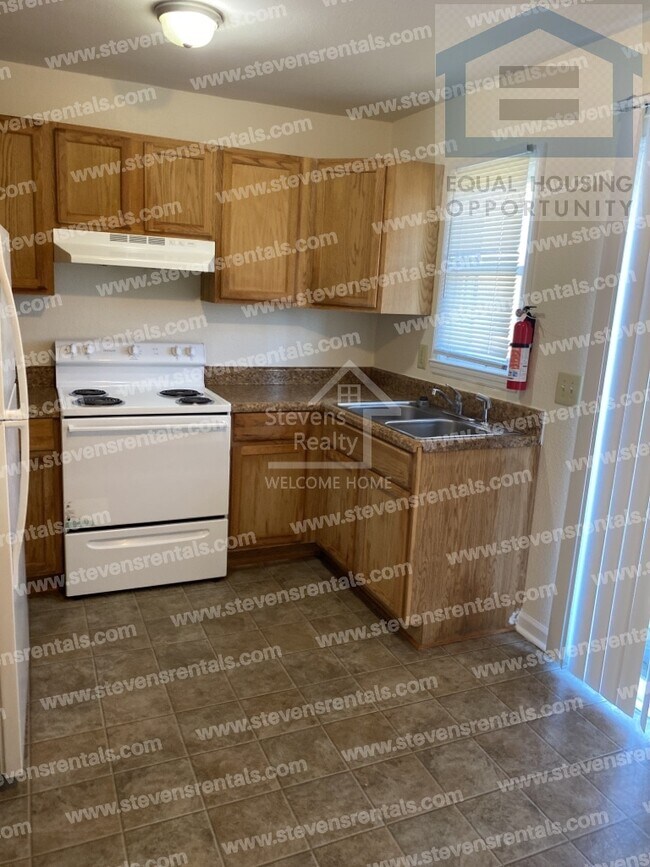 Building Photo - 500 Skyline Dr