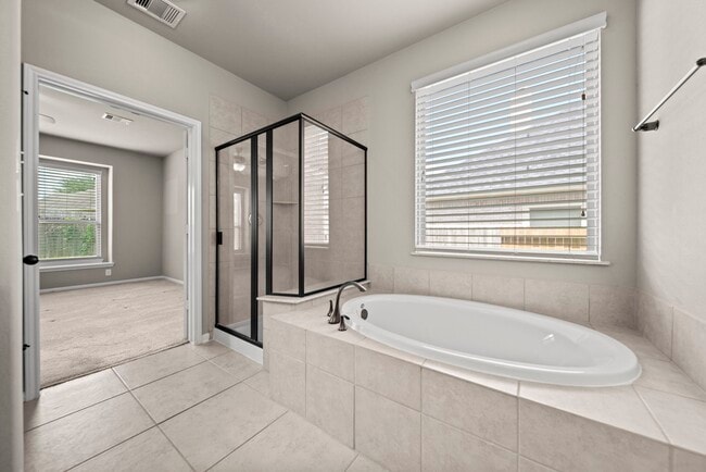 Building Photo - 307 Fairwood Springs Ln