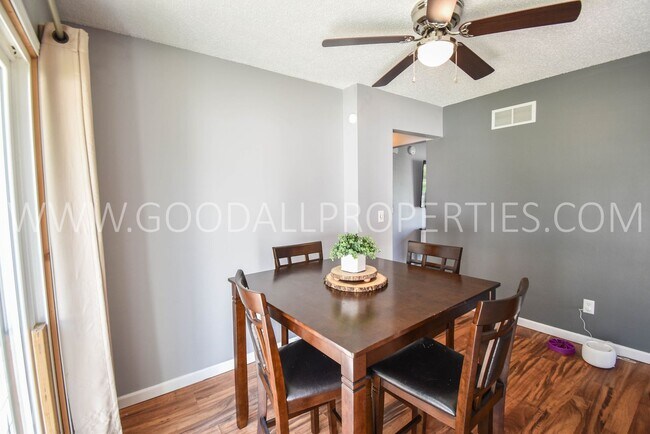 Building Photo - 2 Bedroom 2 Bath Home in Des Moines