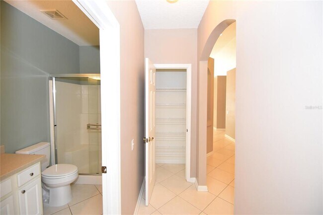 Building Photo - 11 Deerfield Ct