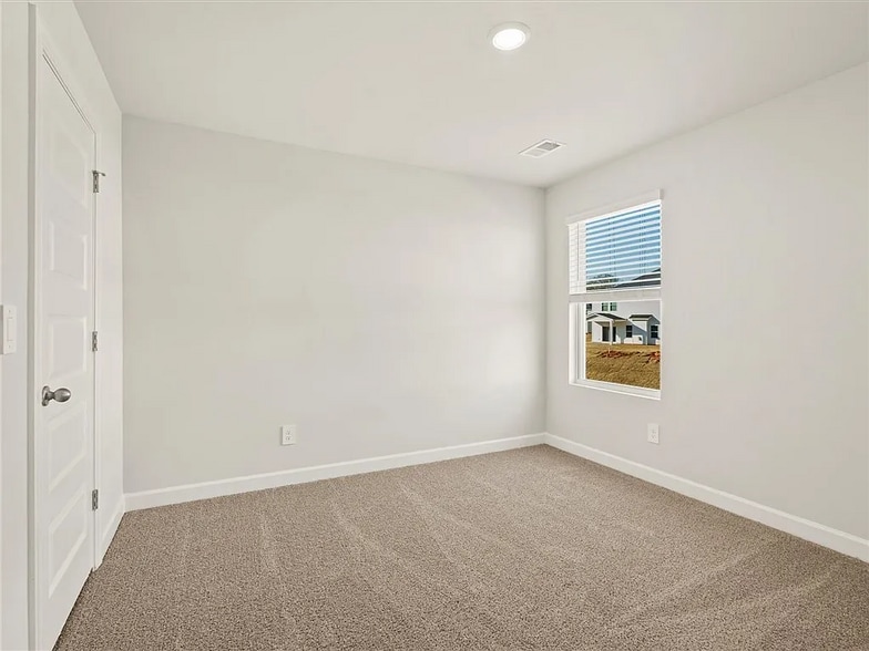 Building Photo - 105 Oval Ct