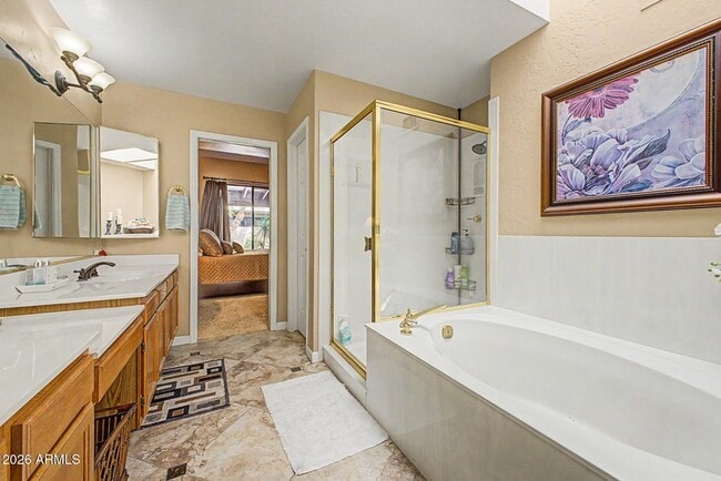Building Photo - 4106 E Sunnyside Dr