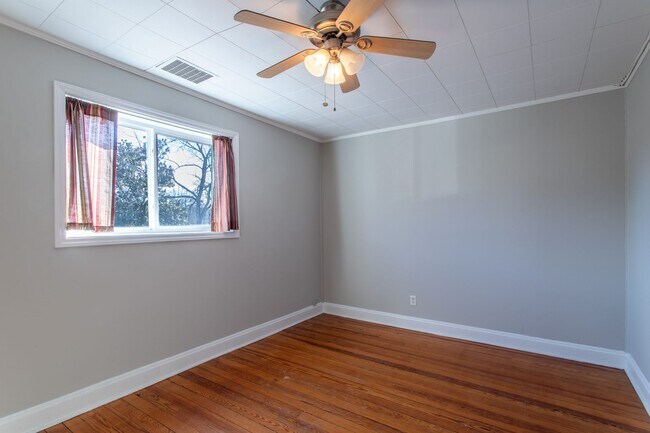 Building Photo - Downtown Apartment