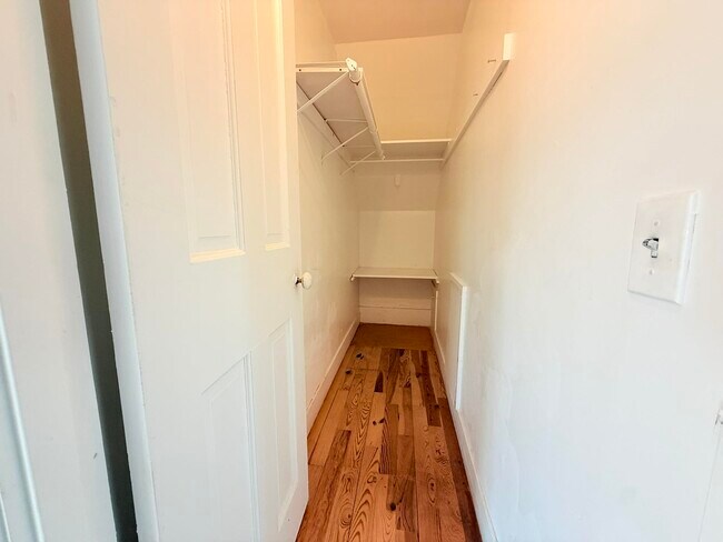 Building Photo - 10 Spruce Ave