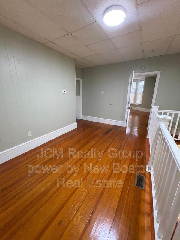 Building Photo - 144 Bloomingdale St