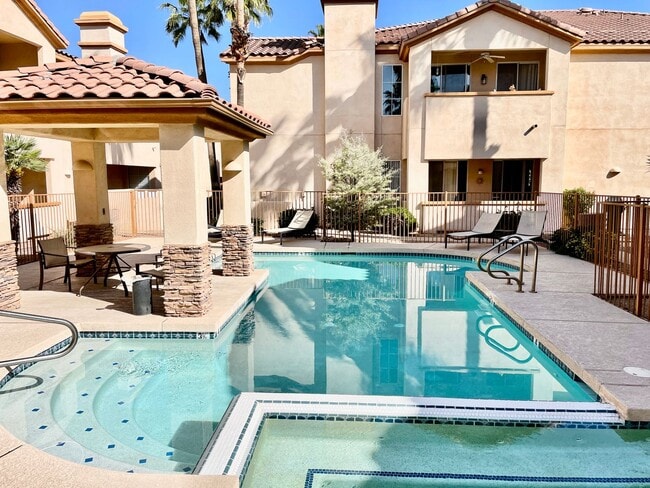 Building Photo - Amazing Scottsdale 2 bedroom/2 Bath Condo!