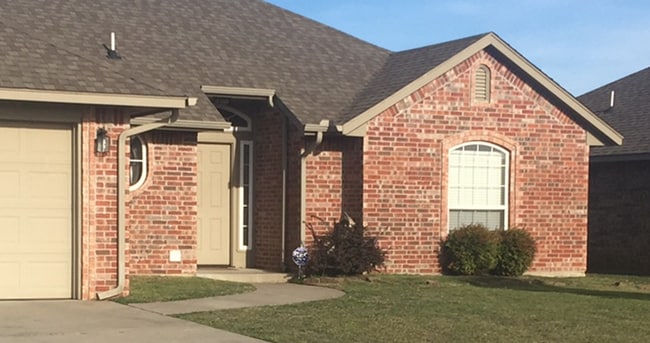 Building Photo - 3604 Kensington Dr