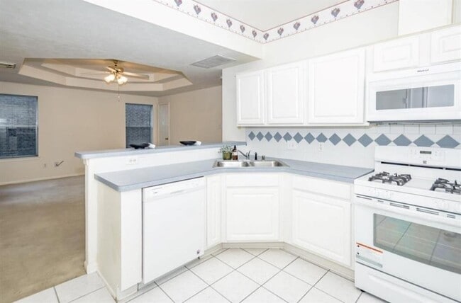 Building Photo - 15903 Timber Chase Dr