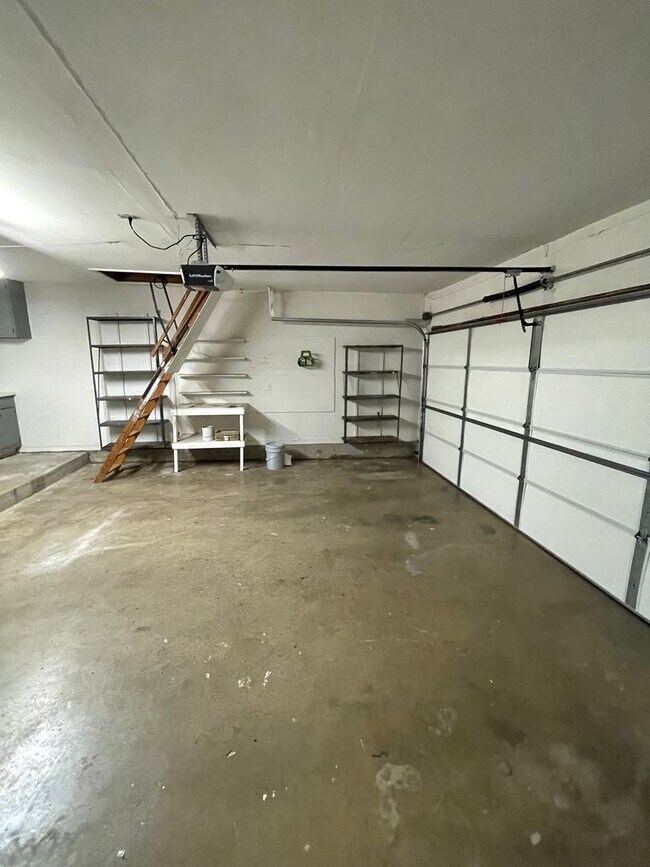 Building Photo - Charming Rental in Broken Arrow 3BD 2BA 2 Car Grg