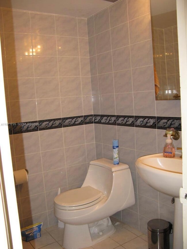 Building Photo - 1450 Lincoln Rd