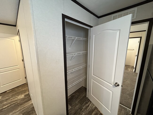 Building Photo - 691 Oregon St