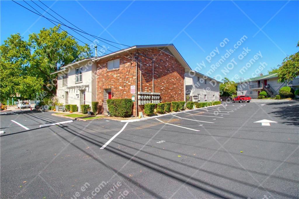 Building Photo - 2122 Hancock Dr