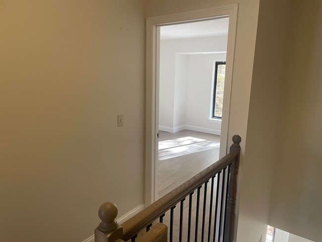 Building Photo - 64 Dunvegan Wds Dr