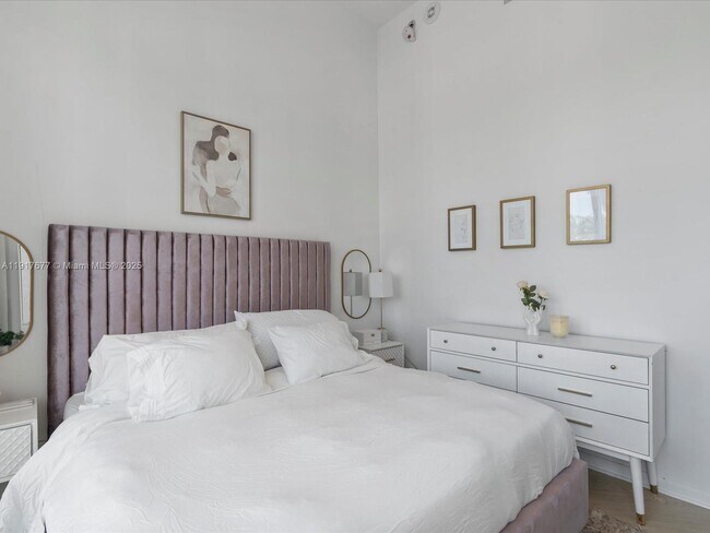 Building Photo - 253 NE 2nd St