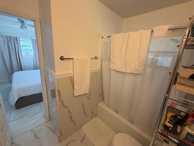 Building Photo - 1039 25th St