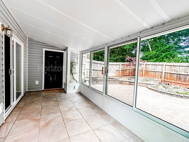 Building Photo - 19 Pearl Chambers Dr