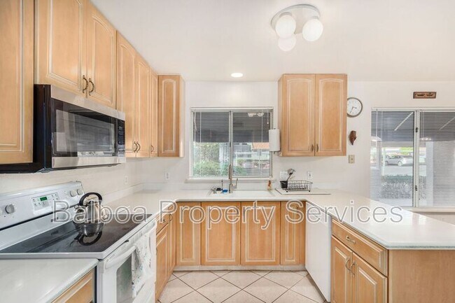 Building Photo - 220 N 22nd Pl