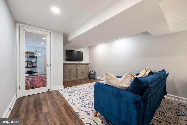 Building Photo - 822 S Royal St