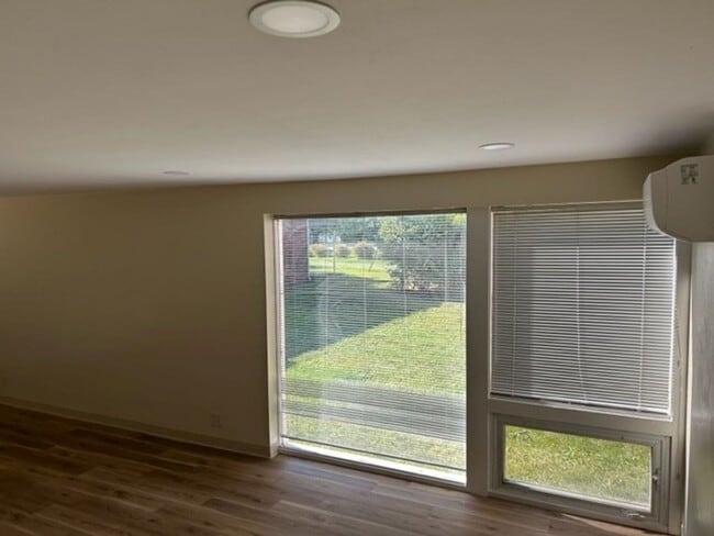 Building Photo - 1-Bedroom, 1-Bathroom Apartment -- SUBLET ...