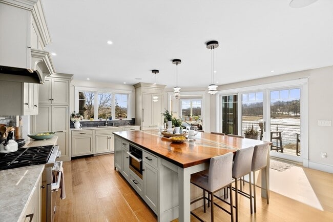 Building Photo - 67 Border St