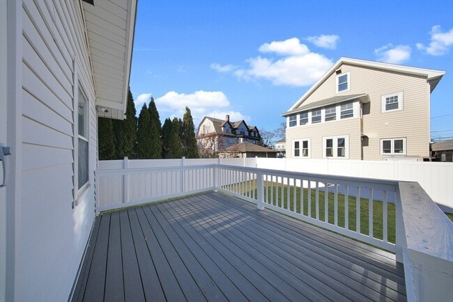 Building Photo - 52 Hovey St