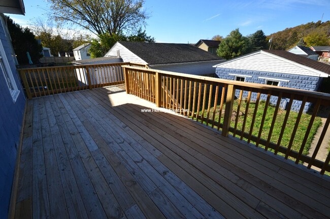 Building Photo - Beautifully updated home with proximity to parks and nightlife plus quick, easy access to the city